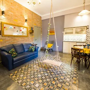 sofia-apartment-in-old-tbilisi.alltbilisihotels.com/